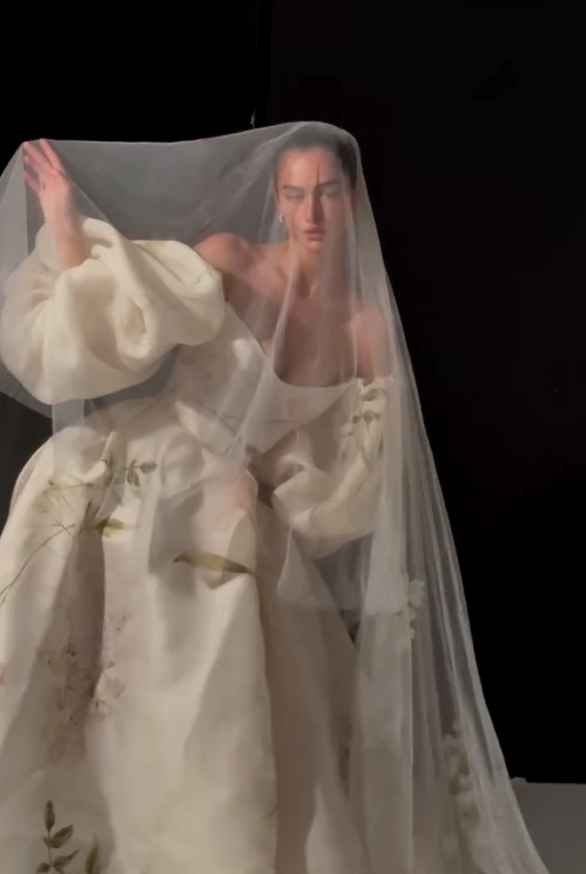 Monique Lhuillier sposa Spring 2026 - Layla