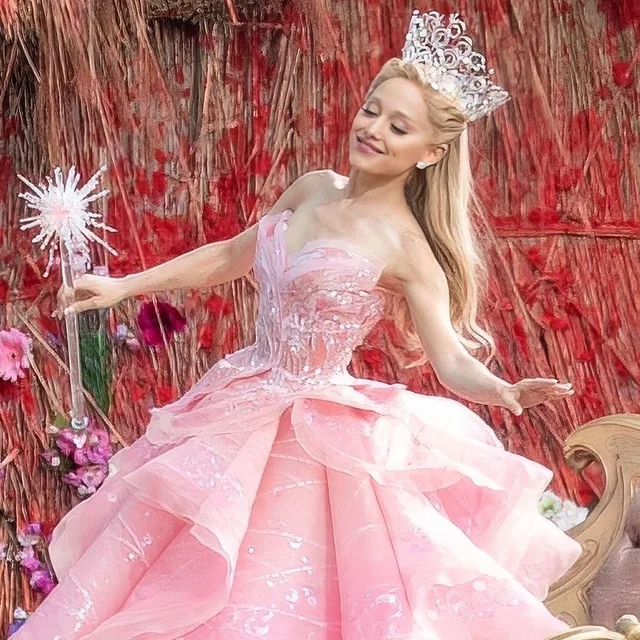 Ariana Grande Glinda Wicked 2